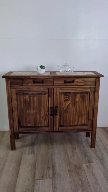 Vídeo de Aparador Buffet de Madeira Maciça com Gaveta – Estilo Retrô Vintage