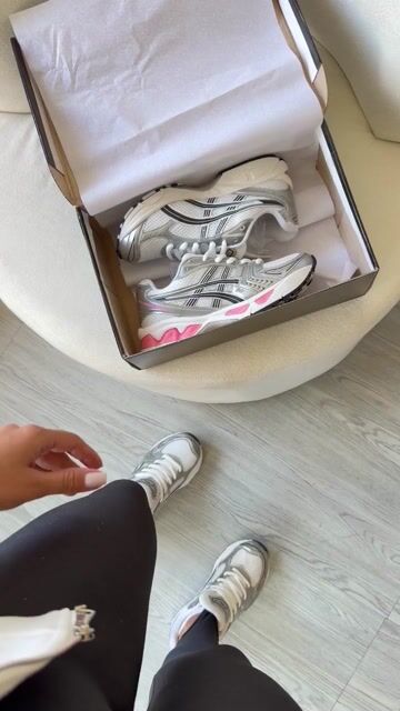 Vídeo de Asics Gel Kayano 14 Prata/Rosa