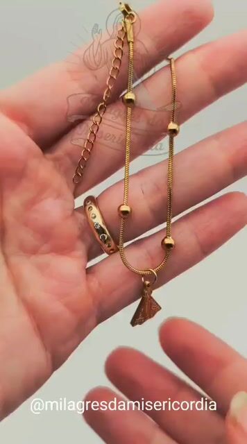 Video de Pulseira delicada dourada pingente Nossa Senhora Aparecida- inox
