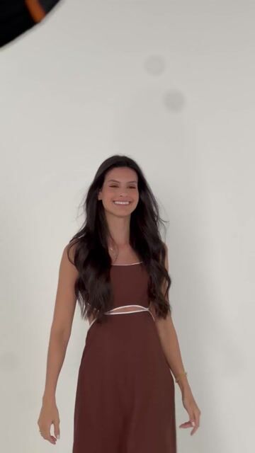 Vídeo de VESTIDO MIDI CARINE