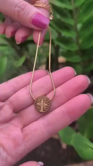 Video de Colar de Inox com Medalha de São Bento Dourado
