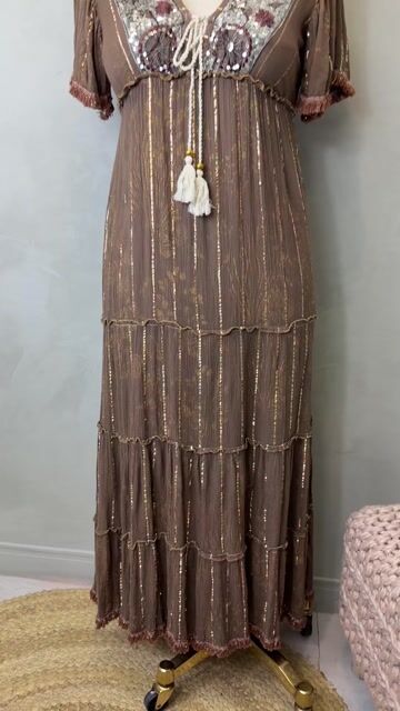 Video de Vestido Longo Boho com Bordado em Paetês e Fio de Lurex