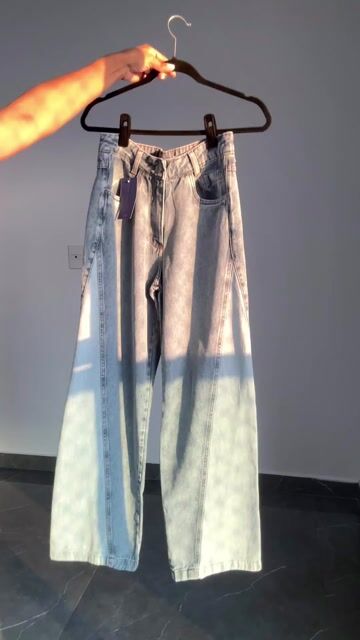 Vídeo de Calça Jeans Wide Leg Bicolor Lavagem Média Eva 2