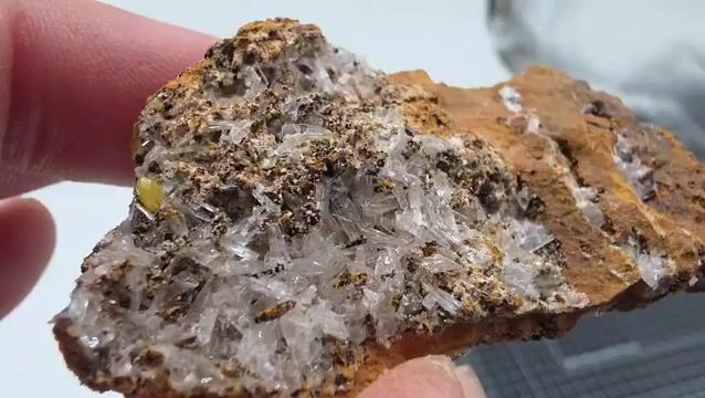 Video de Hemimorfita con Mimetita Amarilla en Matriz | 3 Piezas 350 g