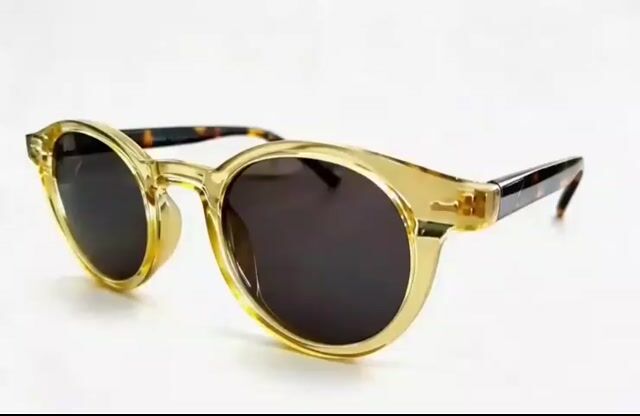 Video de Óculos Kanguru Glasses Acetato Cristal Amarelo, Haste em Animalle. Lente Polarizado Lente Fumê.