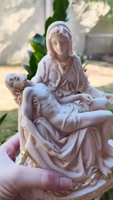 Video de Nossa Senhora de Pietá -20cm