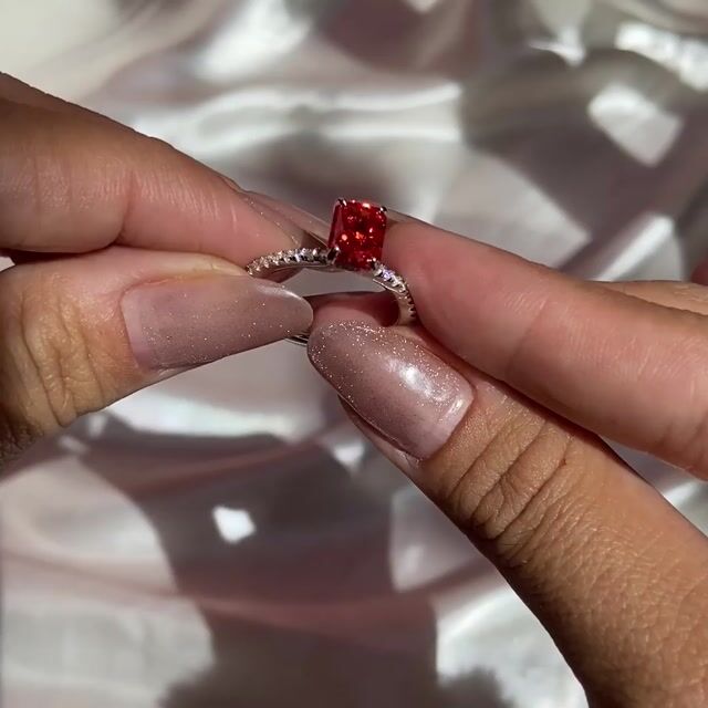 Video de Anel Lavinia · Prata 925 · Vermelho 2ct · Solitário