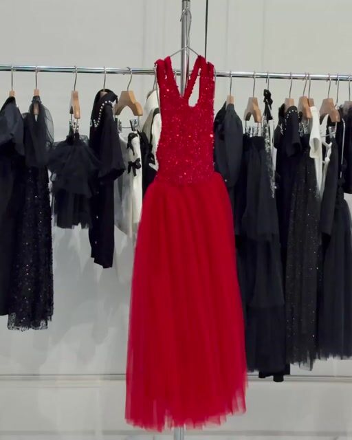 Vídeo de Vestido Vermelho de Paetês e Tule