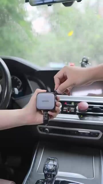 Video de Cargador para Auto 75W con Cable Retractil Ugreen EC601