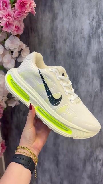 Video de Nike Vomero - Branco/Verde