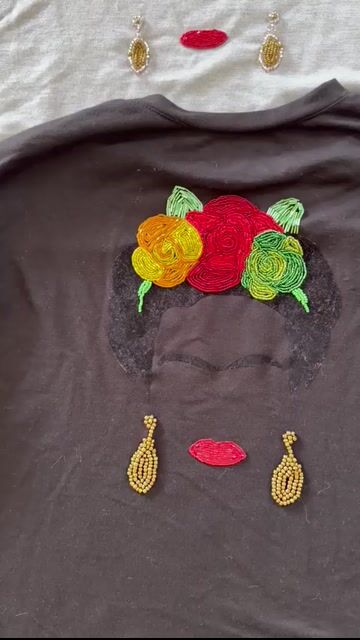 Video de Sudadera Chaquiras Frida Negra