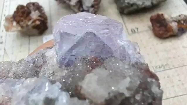 Video de 5 Piezas Fluorita Púrpura con Calcita y Cobre | 2 lbs
