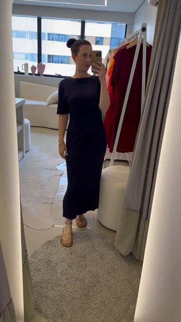Vídeo de Vestido de fio midi com manga curta azul marinho