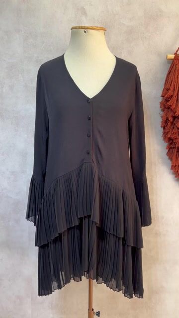 Video de Vestido Preto Curto Manga Longa Plissado Zara PP
