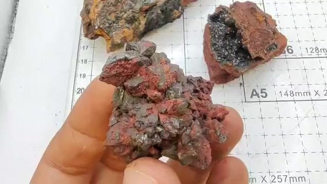 Video de 3 Piezas Escorodita en Matriz | Cristales Piramidales 358 g