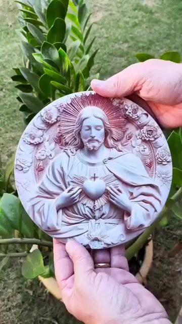 Video de Quadro de parede/ mesa Sagrado Coração de Jesus de resina em alto relevo