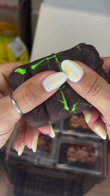 Video de SQUISHY CHOCOLATE DUBAI CON COBERTURA