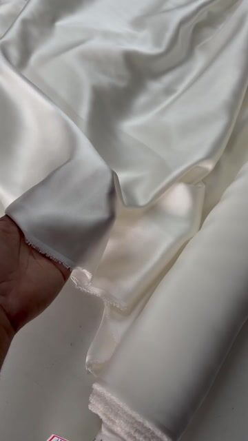 Vídeo de Tecido Cetim 100% Seda Pura - Off White - 16mm