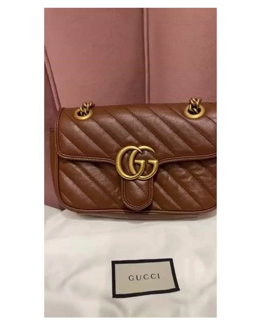 Vídeo de Bolsa Gucci GG Marmont Small Marrom