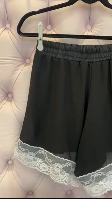Video de 1010379 SHORT CHIFFON FORRADO RENDA PRETO/BCO