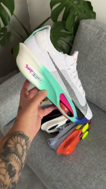 Vídeo de Tênis Nike Esportivo Zoom Alphafly Color
