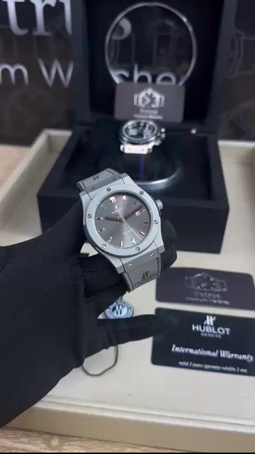 Video de Hublot Classic Fusion 42mm - AÇO/MOSTRADOR PRETO - SILICONE E COURO