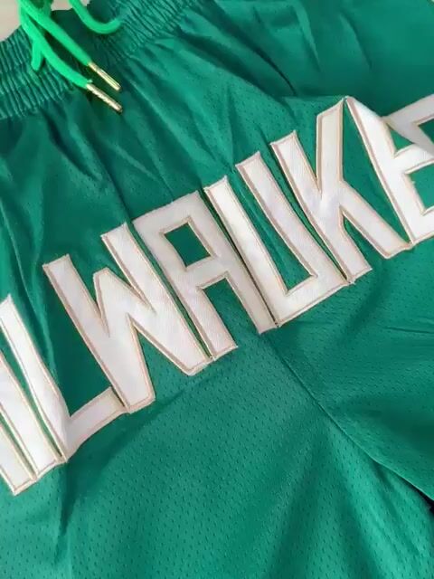 Video de SHORT NBA MILWAUKEE BUCKS BULLS VERDE