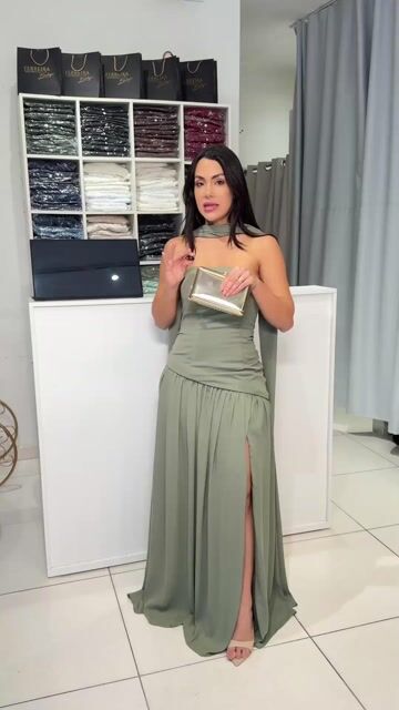 Video de Vestido Longo de Festa Tomara que Caia com Capa Drapeada