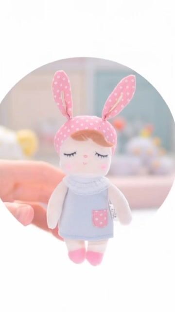 Video de MINI - METOO DOLL - BONECA 17CM ANGELA CLÁSSICA CINZA