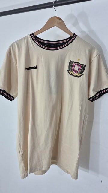 Video de Remera Salida 120° Chacarita Juniors Beige Hummel 2026