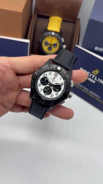 Video de Breitling Avenger Chronograph 44mm - AÇO PRETO/MOSTRADOR BRANCO - NYLON