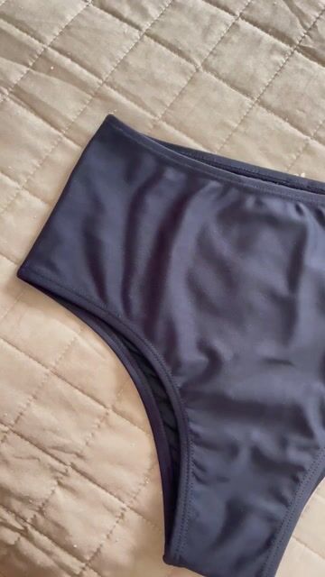 Vídeo de Calcinha biquíni Básica Cós Alto e lateral larga confortável cor preta