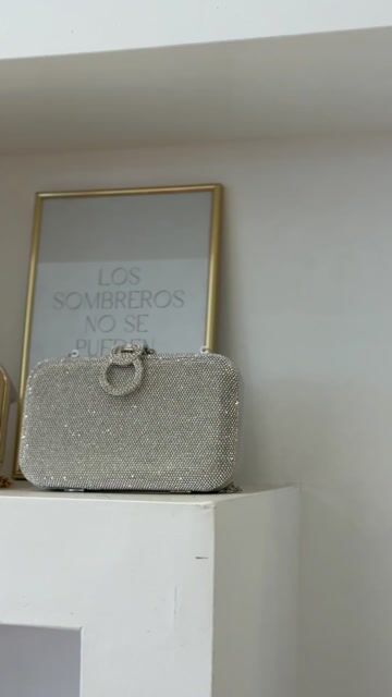 Video de Amélie • ropa y accesorios
