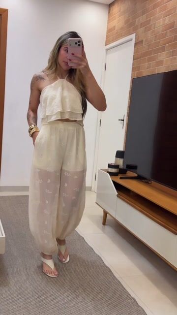 Vídeo de Conjunto em Chiffon Bordado