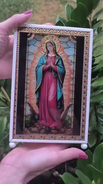 Video de Luminária Vitral Quadrada Nossa Senhora de Guadalupe - 21 cm