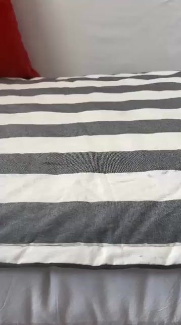 Video de PILLOW RAYADO GRAFITO REVERSIBLE