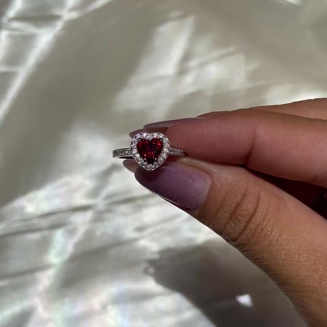 Video de Anel Capitu · Prata 925 · Coração Vermelho 1ct · Solitário · Halo