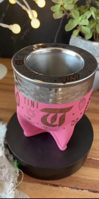 Video de MATE IMPERIAL INTERIOR ACERO INOXIDABLE GRABADO EN VIROLA Y CUERO + BOMBILLA (FULL GRABADO) - TINI
