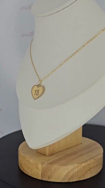 Video de Collar Medalla 15 Años Oro 18k 45 Cm 1.5 Gr Tb - C2235