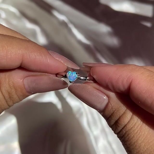 Video de Anel Yara · Prata 925 · Coração Azul · Solitário