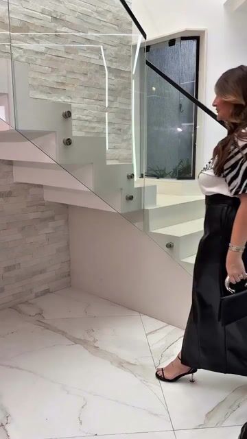 Video de Pre Venda Saia midi couro com cinto encapado mr fr