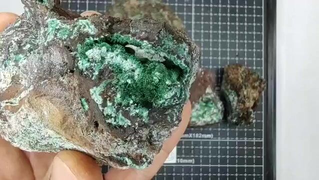 Video de 907 gr Conicalcita, Rosasita y Malaquita (7 Piezas) - Mineral de Colección
