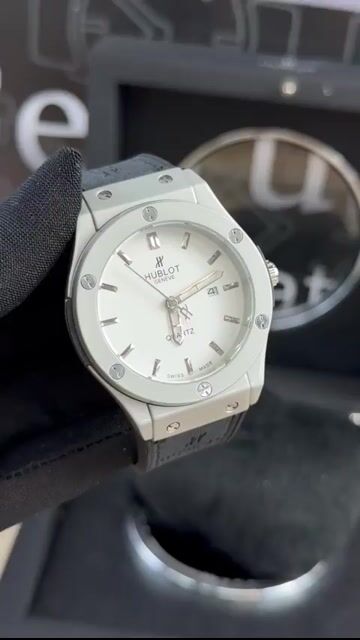 Video de Hublot Clasic Fusion 42mm - AÇO/MOSTRADOR PRETO - SILICONE E COURO
