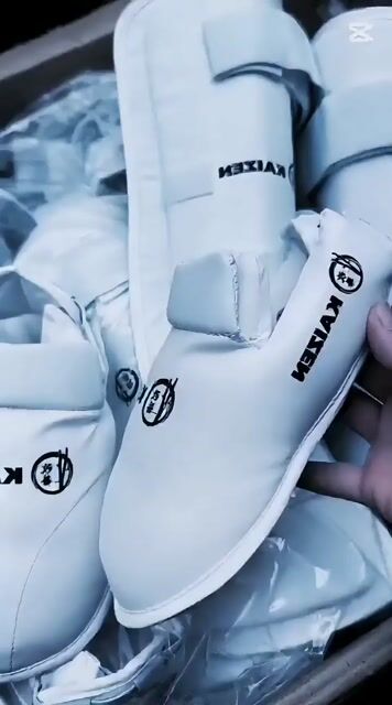 Video de Kit de Guantes + Protector de Tibia + empeine blancos de Karete - Blancos