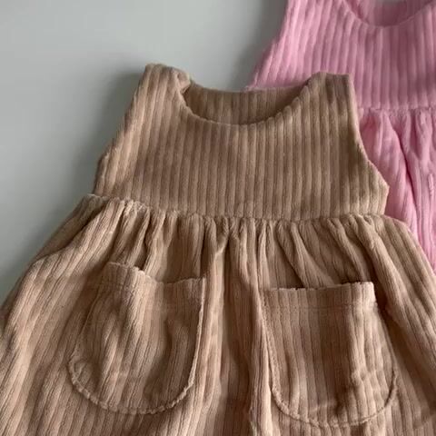 Video de Vestido Infantil Menina Plush Canelado Bege