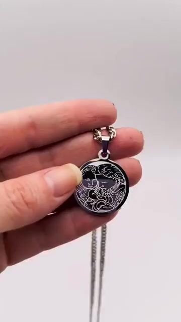 Video de Colar Medalha Sagrada Família e Espírito Santo- 33 cm
