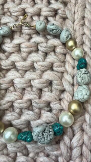 Video de Colar boho de resina com bolas e pérolas