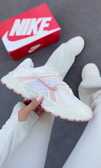 Vídeo de NIKE V5 RUNNING - OFF WHITE/ROSE