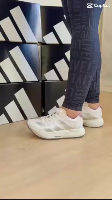 Video de TÊNIS ADIDAS ADIZERO BRANCO PRATA/ROSA {ULTRA LEVE} TECIDO RESPIRÁVEL {FORMA PEQUENA}