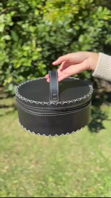 Video de PORTA PLATOS 100% CUERO NEGRO